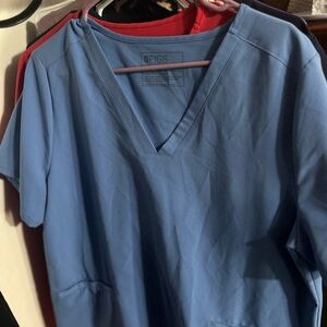 Figs Men's Short Sleeve V-Neck Tee in Blue